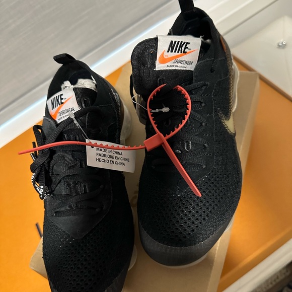 Brand new Nike Air Vapormax FK sneakers - Picture 3 of 4